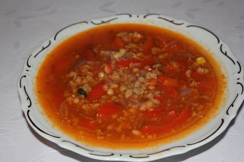 Zupa z mięsem i fasolą Zupa z mięsem i fasolą