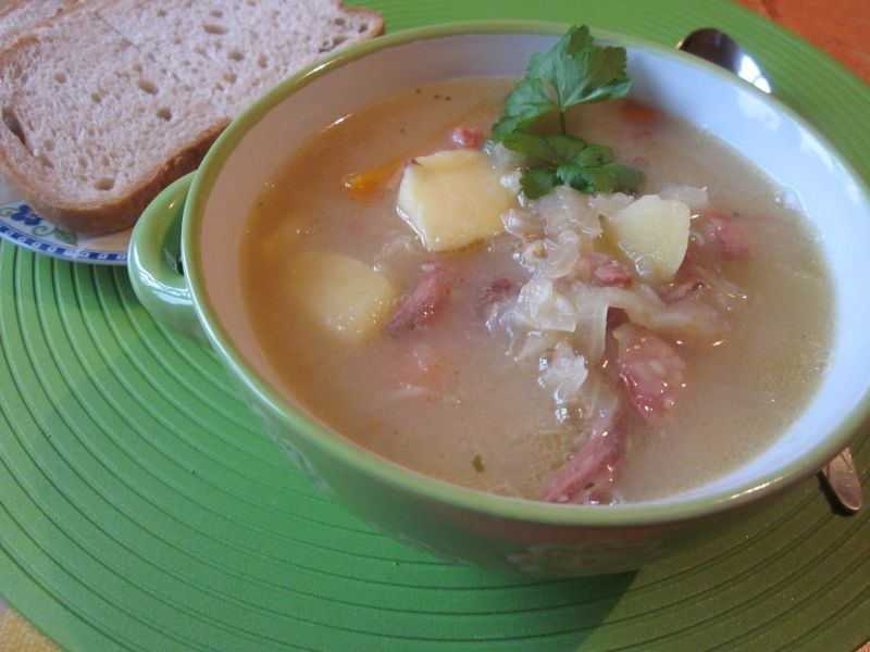 Zupa z młodej kapusty