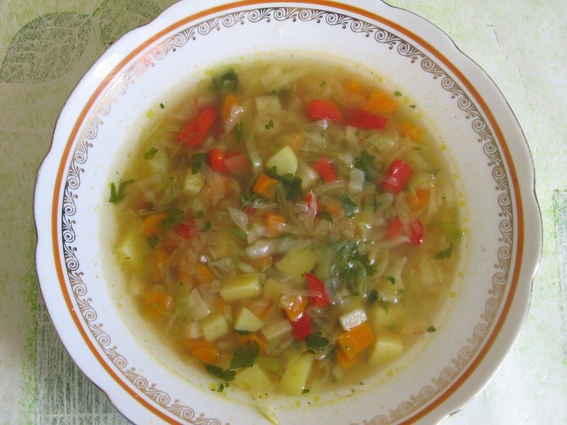 Zupa z młodej kapusty z papryką Zupa z młodej kapusty z papryką