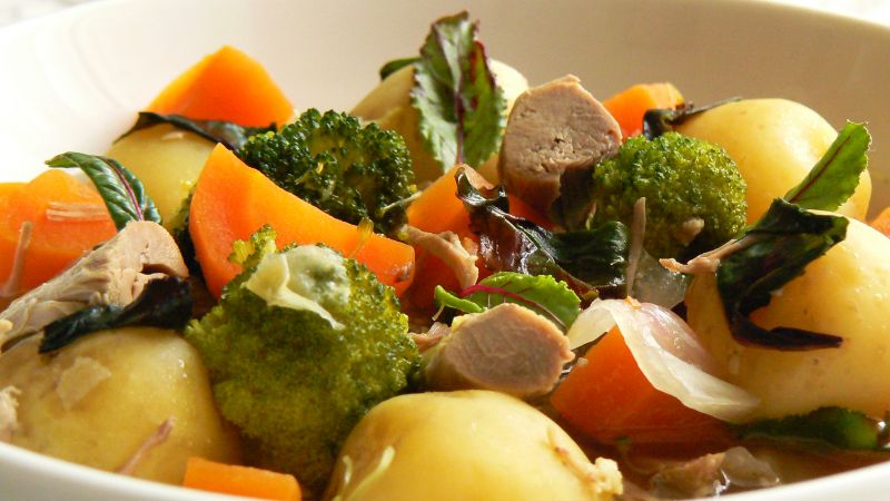 Zupa z młodych warzyw Zupa z młodych warzyw