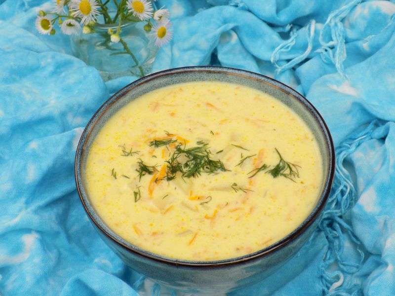 Zupa z młodych ziemniaków z serkiem topionym  Zupa z młodych ziemniaków z serkiem topionym