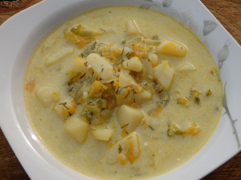 Zupa z ogóków małosolnych Zupa z ogóków małosolnych