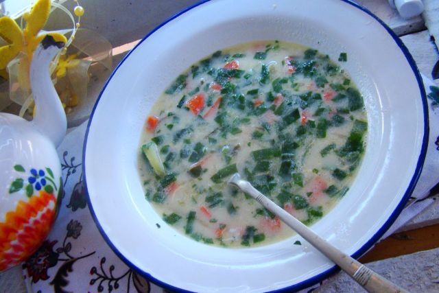 Zupa z ogórków  małosolnych z czosnkiem Zupa z ogórków  małosolnych z czosnkiem