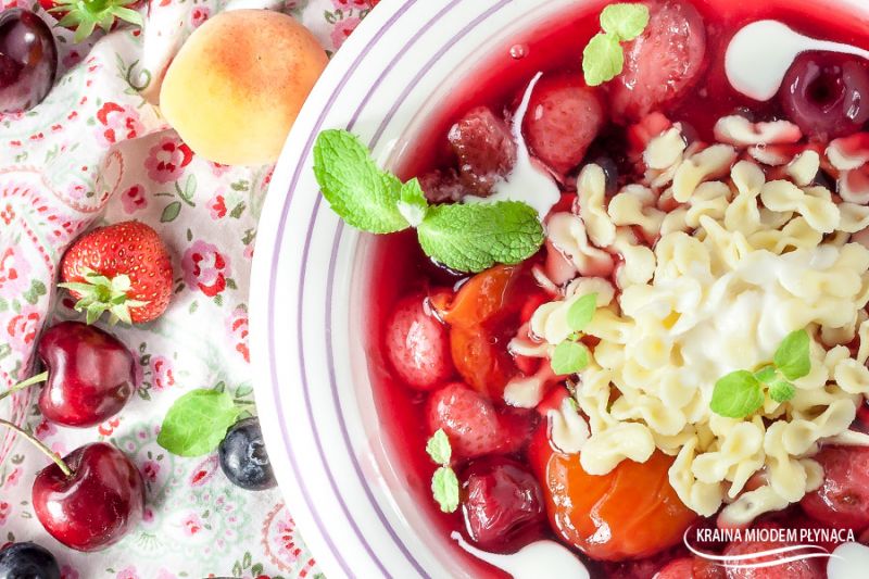 Zupa z owocami lata