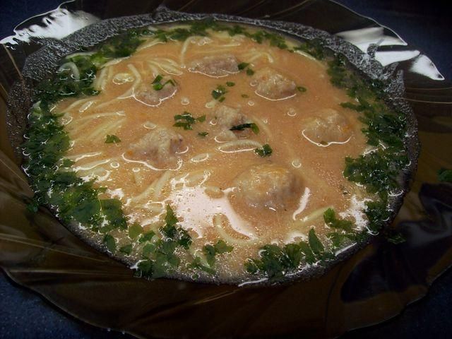 Zupa z pasztecikami i makaronem