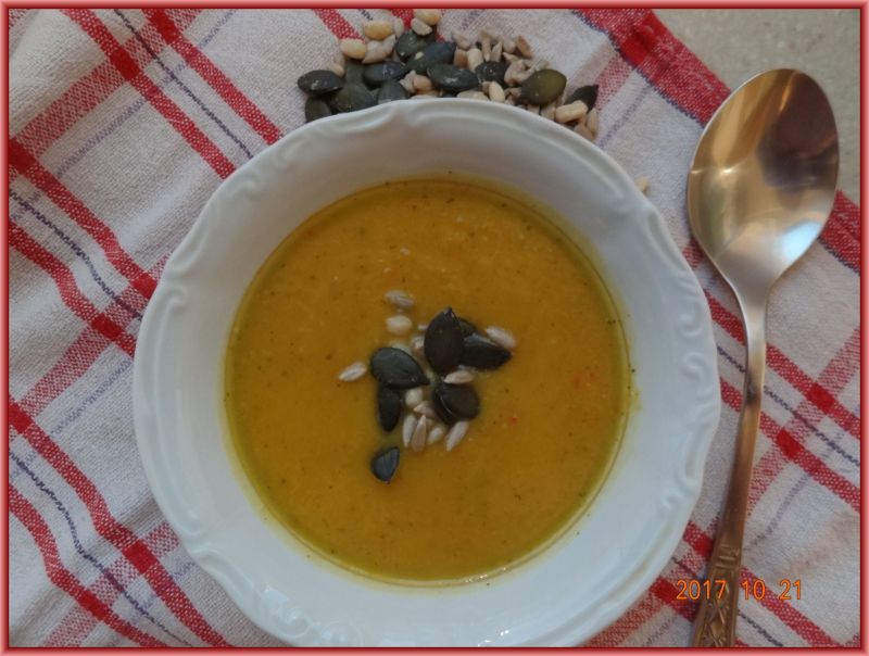 Zupa z pieczonej dyni z batatami