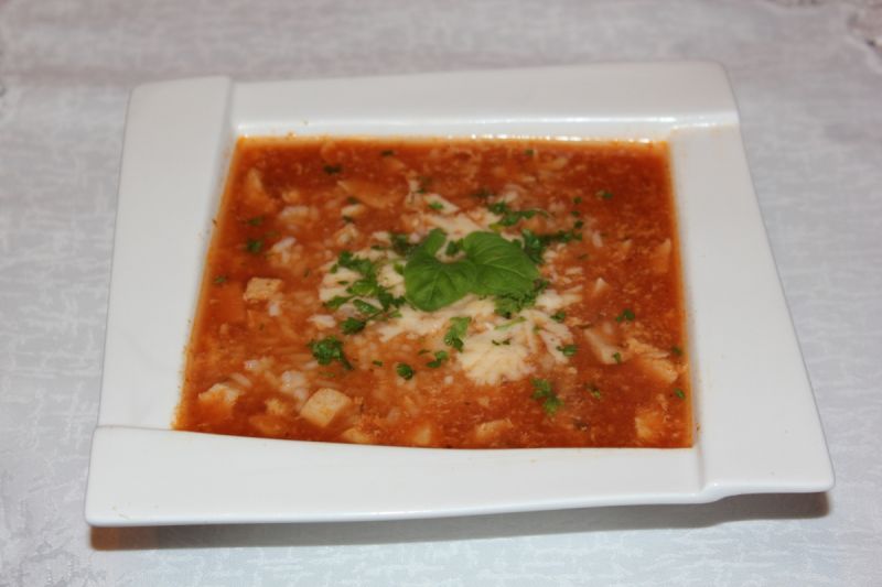 Zupa z pomidorami  i mięsem mielonym