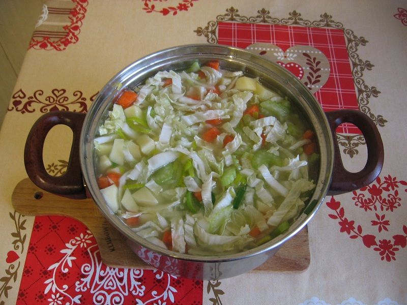 Zupa z pora i kapusty pekińskiej