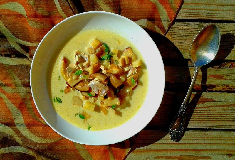 Zupa z pstrągiem i grzybami Zupa z pstrągiem i grzybami