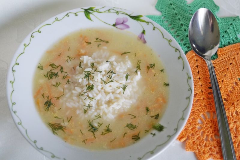 Zupa z selera naciowego z ryżem 