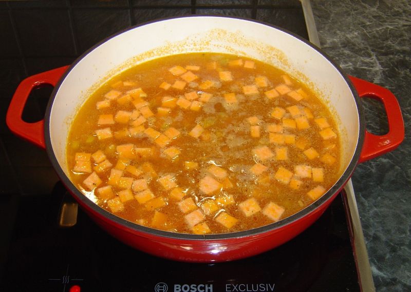Zupa z soczewicą, batatem i ziemniakami