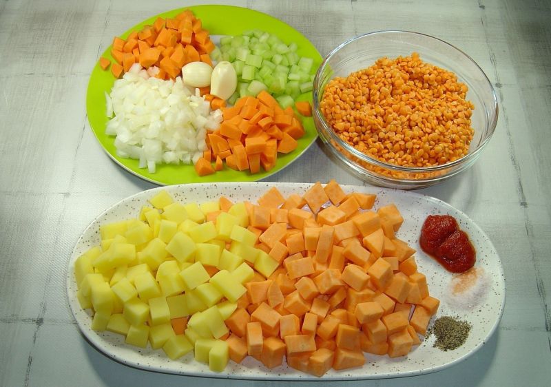 Zupa z soczewicą, batatem i ziemniakami