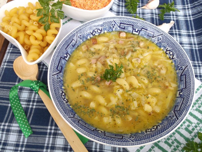 Zupa z soczewicą, makaronem i boczkiem Zupa z soczewicą, makaronem i boczkiem