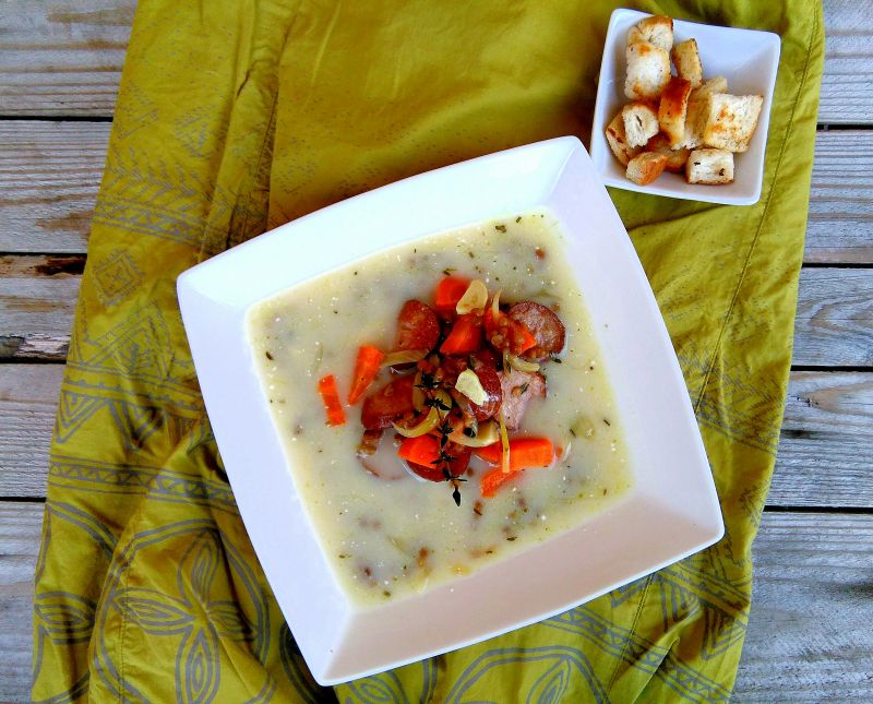 Zupa z soczewicą, ziołami i kiełbasą