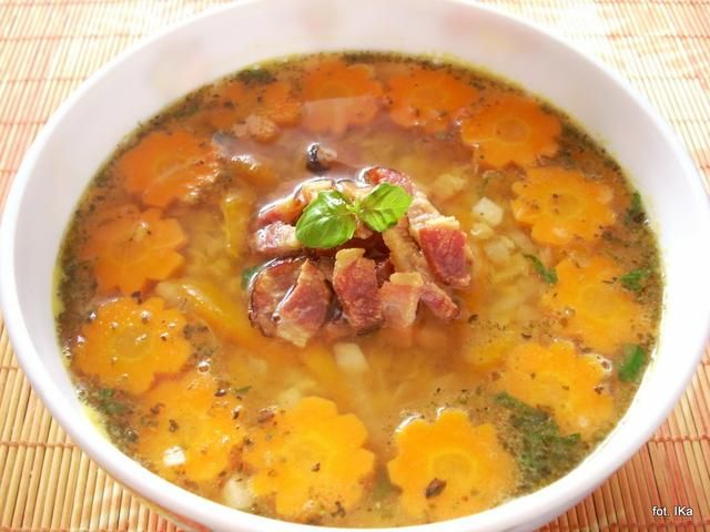Zupa z soczewicy z pomidorami i bazylią