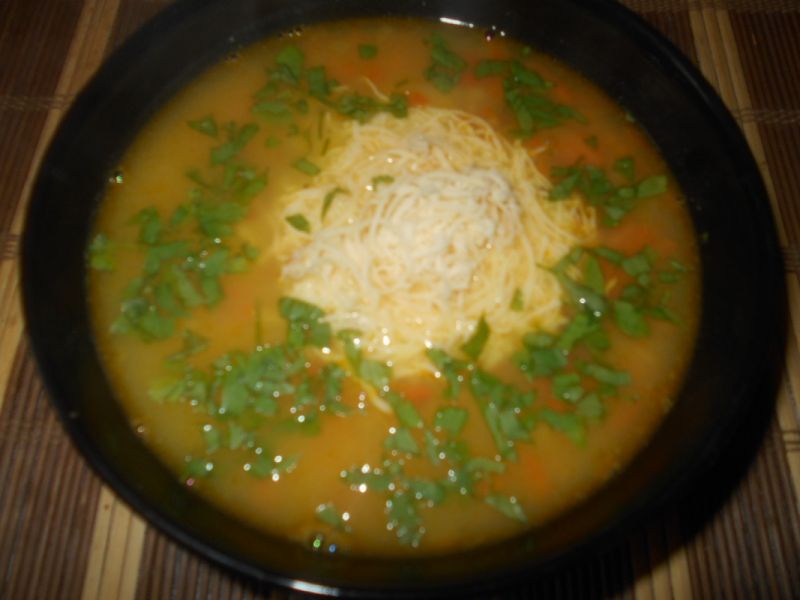 Zupa z soczewicy z serem