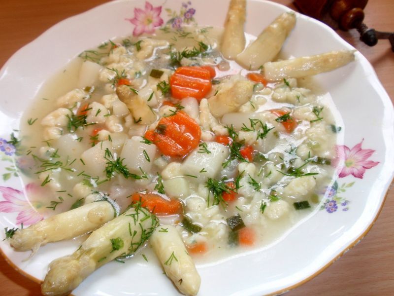 Zupa z szparagami i kluseczkami Zupa z szparagami i kluseczkami