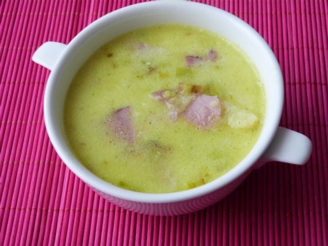 Zupa z szynką, warzywami i serem