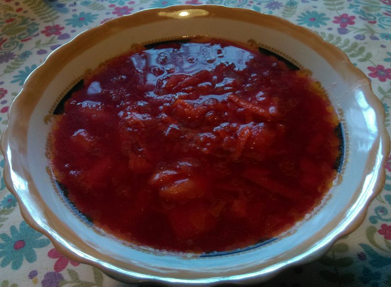 Zupa z tartymi buraczkami