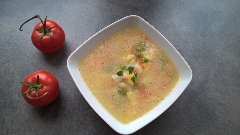 Zupa z zielonego groszku z łazankami