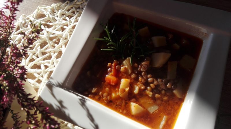 Zupa z zielonej soczewicy