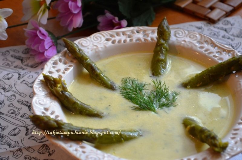 Zupa z zielonych szparagów