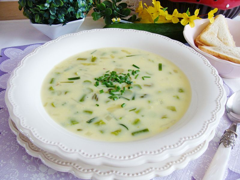 Zupa z zielonych szparagów i dymki Zupa z zielonych szparagów i dymki