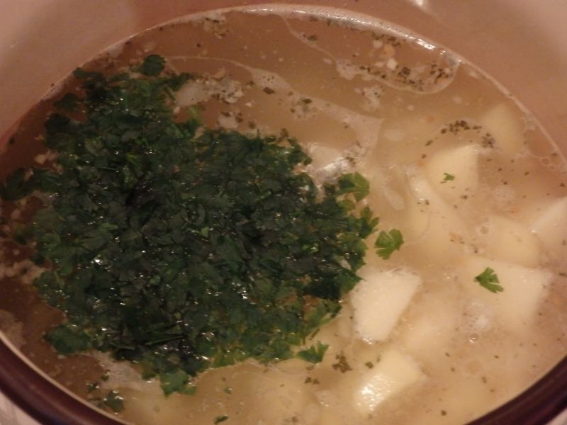 Zupa z zielonym groszkiem konserwowym