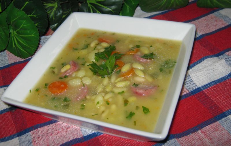 Zupa z ziemniakami i fasolką