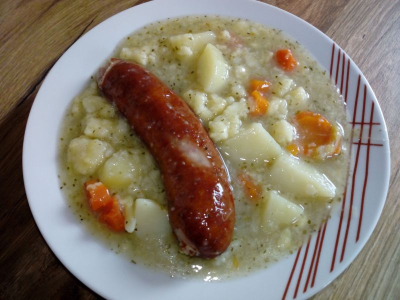 Zupa zacierkowa na kielbasie Zupa zacierkowa na kielbasie