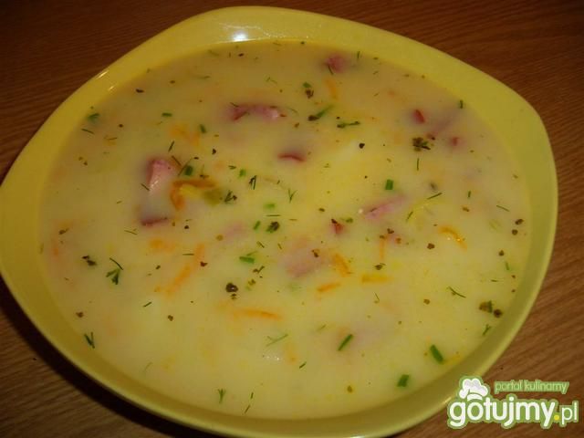 Zupa zalewajka z żurku  Zupa zalewajka z żurku