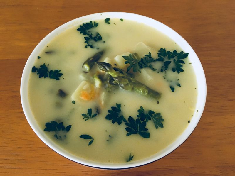 Zupa ze świeżych szparagów  