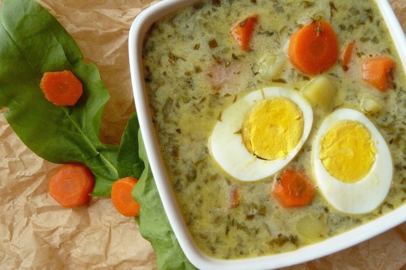 Zupa ze świeżego szczawiu z jajem na twardo