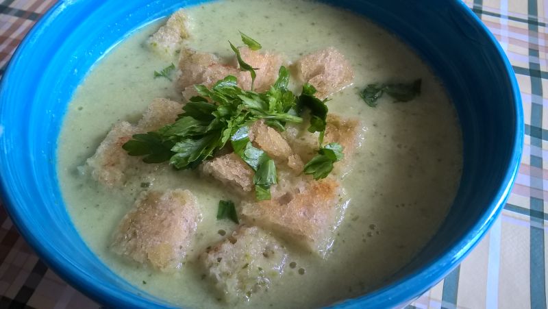 Zupa ze świeżych ogórków. Zupa ze świeżych ogórków.