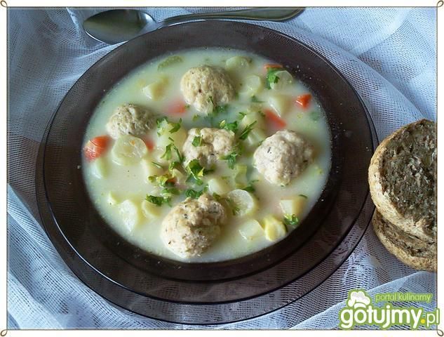 Zupa ze szparagów z drobiowymi klopsikam Zupa ze szparagów z drobiowymi klopsikam
