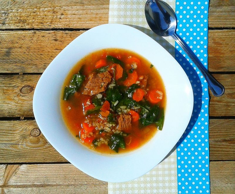 Zupa ze szpinakiem i wołowiną 
