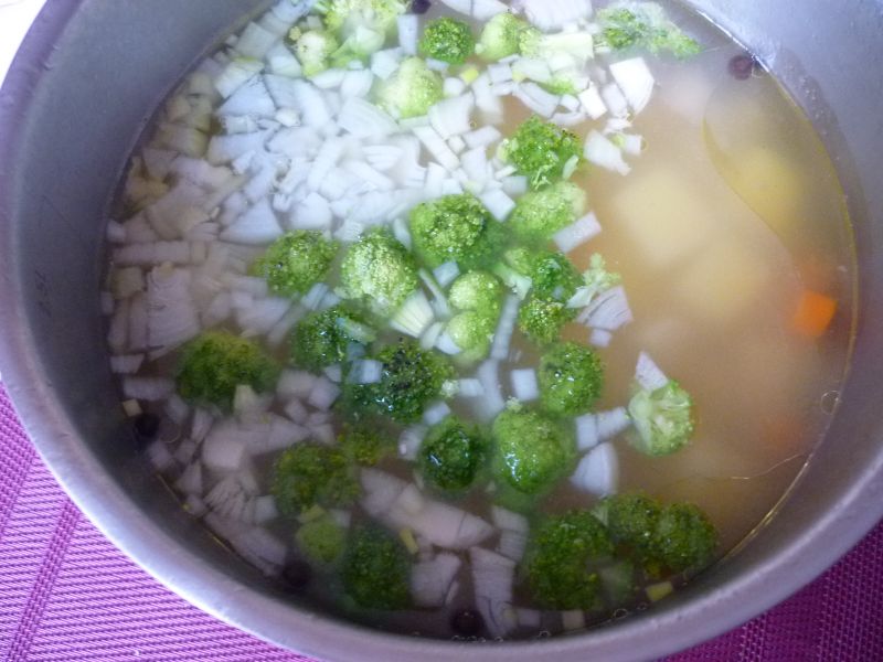 Zupa ziemniaczana z brokułami