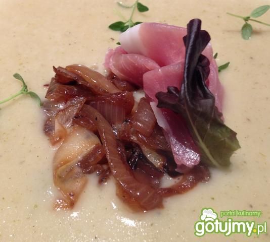 Zupa ziemniaczana z cebulką i prosciutto