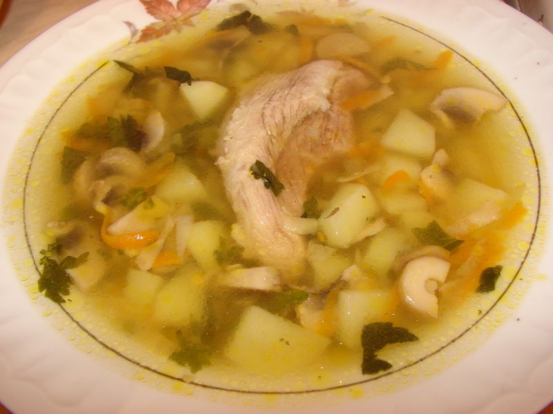 Zupa ziemniaczana z cukinią i pieczarkami