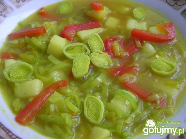 Zupa ziemniaczano-porowa z papryką Zupa ziemniaczano-porowa z papryką