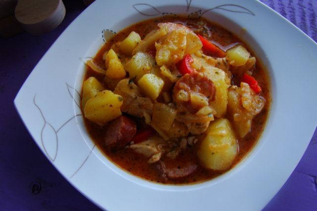 Zupa zimowa z kiełbasą i mięsem 