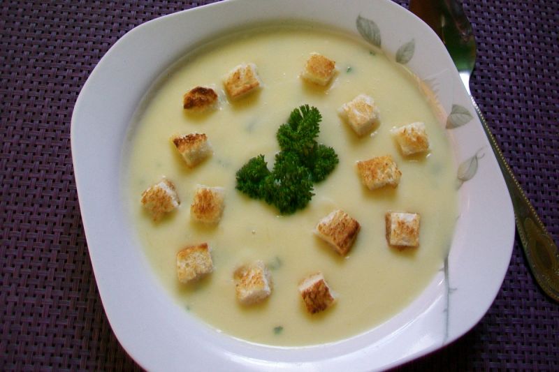 Zupka krem z cukinii z serkiem topionym Zupka krem z cukinii z serkiem topionym