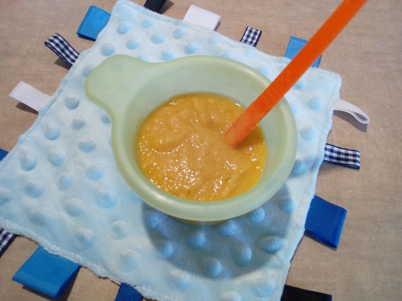 Zupka marchewkowo-ziemniaczana na schabie Zupka marchewkowo-ziemniaczana na schabie