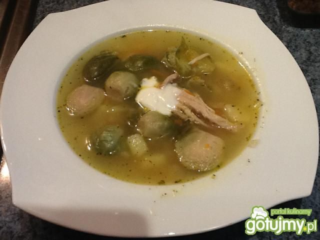 Zupka z brukselką i kurczakiem Zupka z brukselką i kurczakiem
