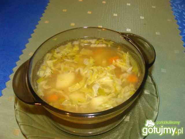 Zupka z kapustą pekińską