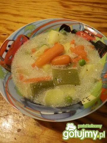 Zupka z mini marchewką i groszkiem