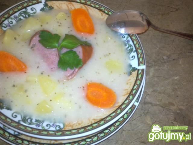 Żur z wędzoną kiełbasą  Żur z wędzoną kiełbasą