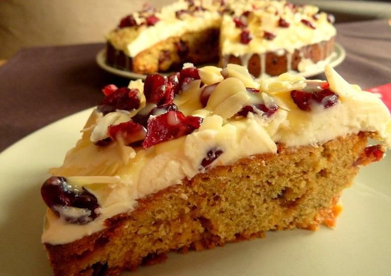 Żurawinowe ciasto z serkiem mascarpone i migdałami Żurawinowe ciasto z serkiem mascarpone i migdałami