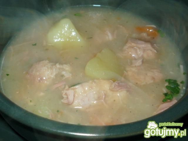Żurek na golonce z ziemniakami