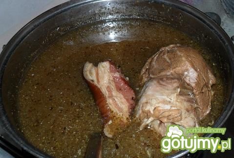 Żurek na wędzonym boczku i golonce